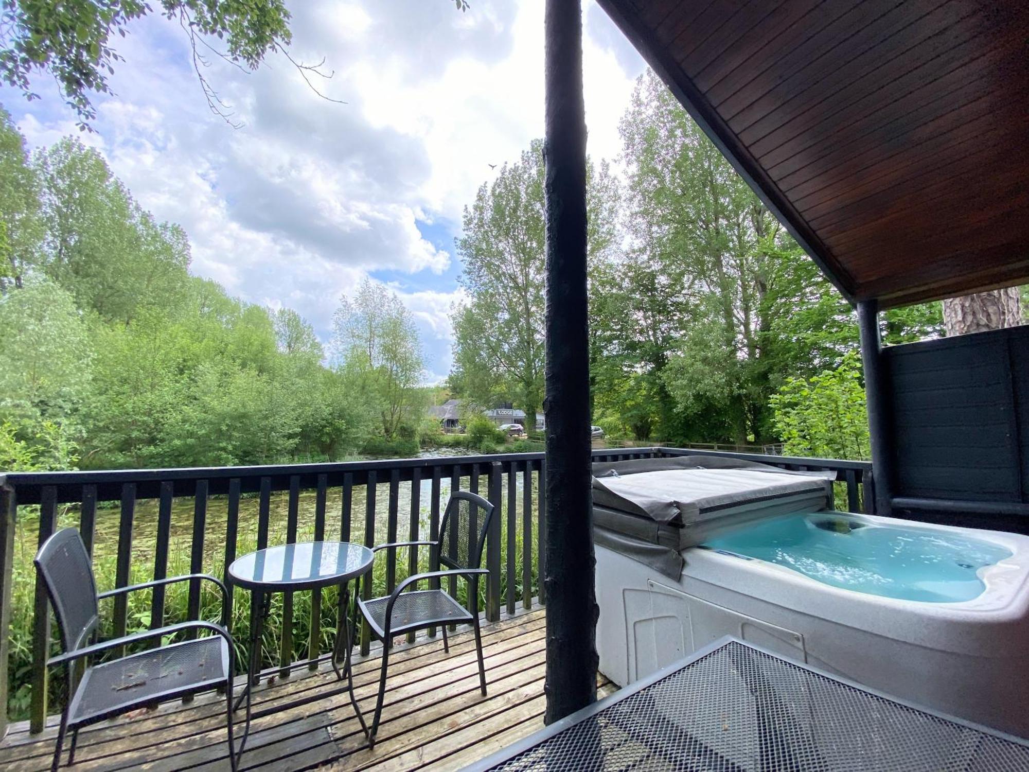 Otter 4 Hot Tub - Huntersmoon-Warminster-Bath-Salisbury Villa Bagian luar foto