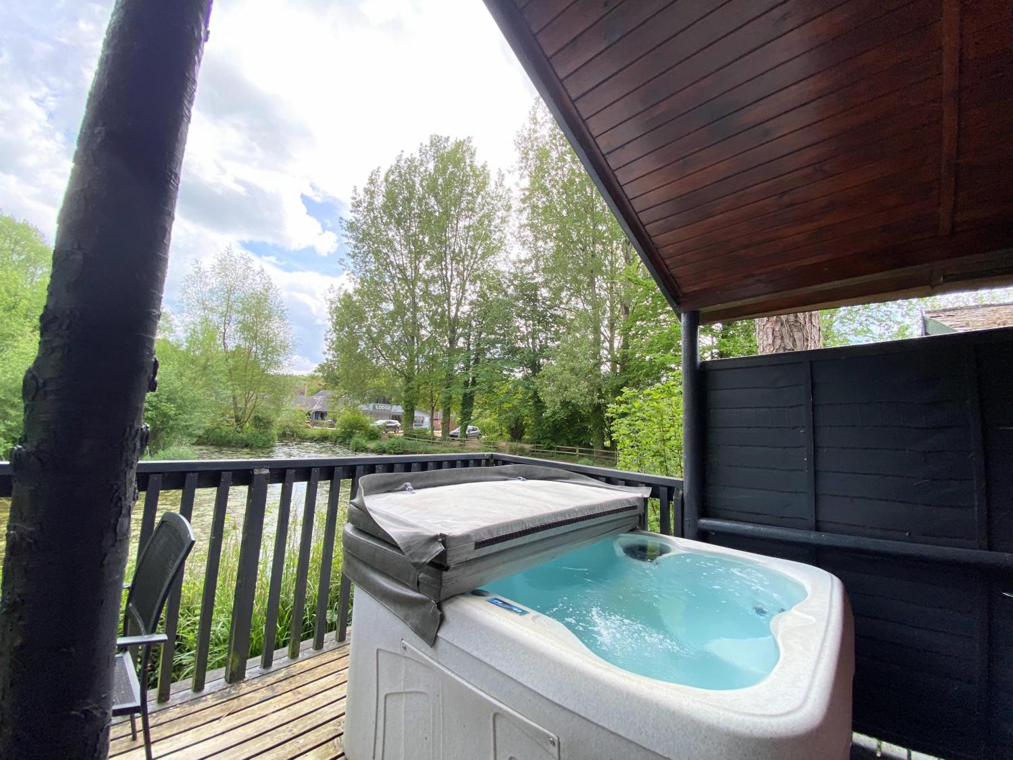 Otter 4 Hot Tub - Huntersmoon-Warminster-Bath-Salisbury Villa Bagian luar foto